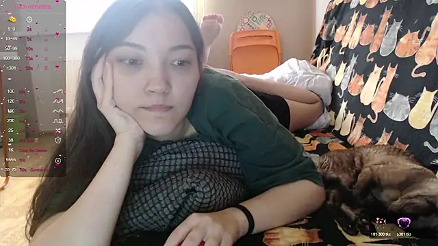 Snapshot of AlisaDevis chatting on 11-15-25, 08:11 AlisaDevis online show from 11-15-25, 08:11