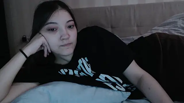 Snapshot of AlisaDevis chatting on 12-14-25, 07:03 AlisaDevis online show from 12-14-25, 07:03