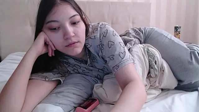 Snapshot of AlisaDevis chatting on 02-21-26, 07:09 AlisaDevis online show from 02-21-26, 07:09