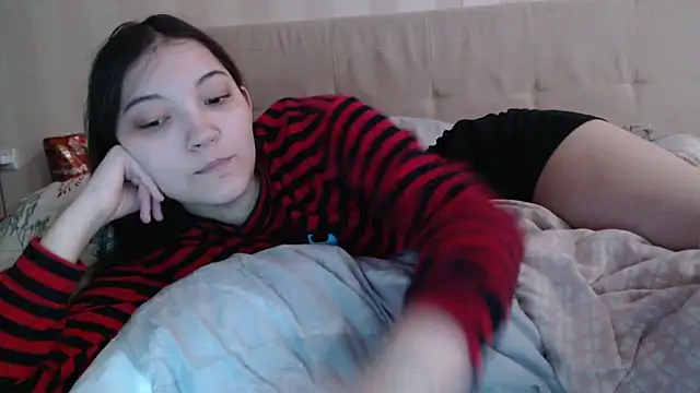 Snapshot of AlisaDevis chatting on 03-21-26, 08:19 AlisaDevis online show from 03-21-26, 08:19