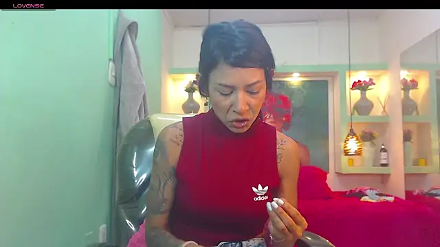 Snapshot of lorenapinto chatting on 05-21-26, 01:34 lorenapinto online show from 05-21-26, 01:34