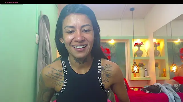 Snapshot of lorenapinto chatting on 05-25-26, 04:07 lorenapinto online show from 05-25-26, 04:07