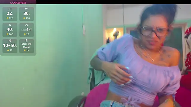 Snapshot of lorenapinto chatting on 05-30-26, 02:19 lorenapinto online show from 05-30-26, 02:19