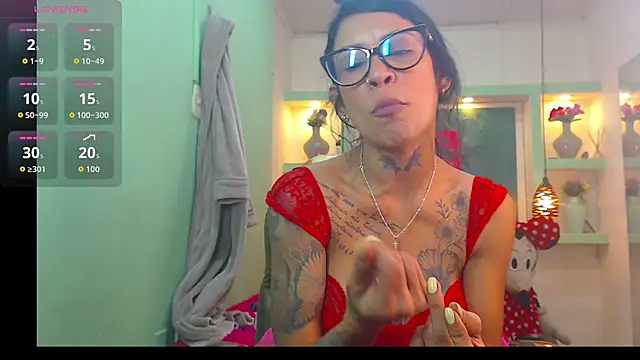 Snapshot of lorenapinto chatting on 06-10-26, 04:12 lorenapinto online show from 06-10-26, 04:12