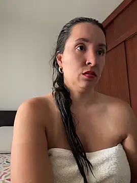 emely sexx20 online show from 05-17-26, 04:36