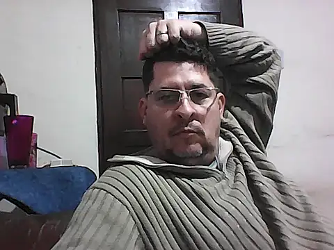 karatecobrakay2012 online show from 07-06-26, 11:07