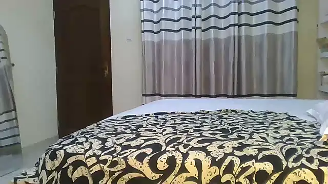 Snapshot of Fine_assie chatting on 06-21-26, 05:59 Fine assie online show from 06-21-26, 05:59