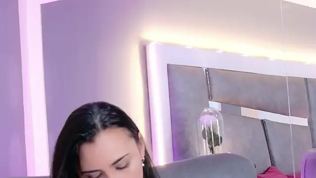 Snapshot of Evangeline_Taylorr chatting on 06-24-26, 02:27 Evangeline Taylorr online show from 06-24-26, 02:27