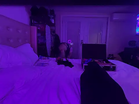 Snapshot of tatted-bitty chatting on 03-16-25, 05:03 tatted-bitty online show from 03-16-25, 05:03