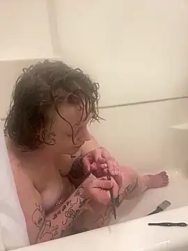 Snapshot of tatted-bitty chatting on 11-05-25, 08:14 tatted-bitty online show from 11-05-25, 08:14