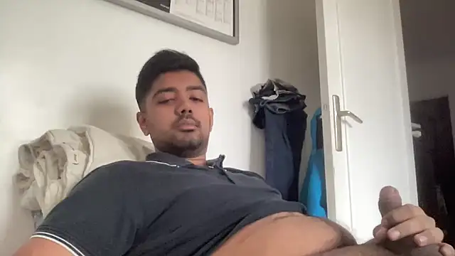 Snapshot of PRANDABOI27 chatting on 01-16-25, 10:32 PRANDABOI27 online show from 01-16-25, 10:32
