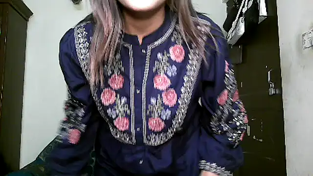 Snapshot of Princess_noorjahan chatting on 02-27-25, 09:47 Princess noorjahan online show from 02-27-25, 09:47