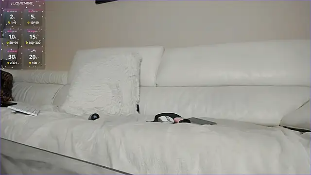 xqueenyasmine online show from 02-12-25, 05:48