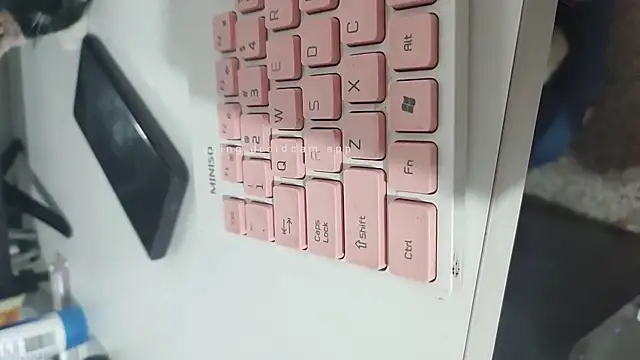 Snapshot of WandaDoll chatting on 11-19-25, 12:05 WandaDoll online show from 11-19-25, 12:05