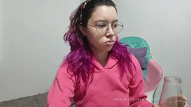 Snapshot of WandaDoll chatting on 12-15-25, 12:09 WandaDoll online show from 12-15-25, 12:09