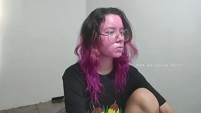 Snapshot of WandaDoll chatting on 12-16-25, 12:10 WandaDoll online show from 12-16-25, 12:10