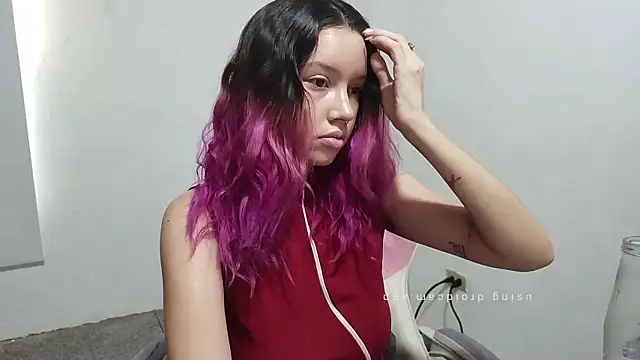 Snapshot of WandaDoll chatting on 12-17-25, 12:11 WandaDoll online show from 12-17-25, 12:11