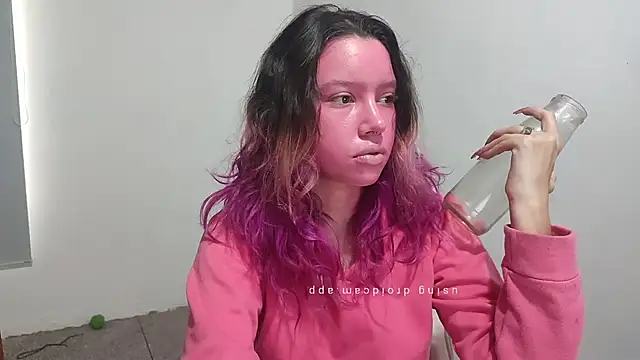 Snapshot of WandaDoll chatting on 01-09-26, 12:19 WandaDoll online show from 01-09-26, 12:19