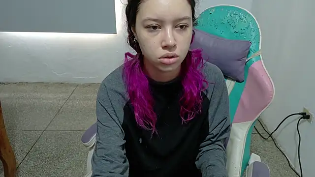 Snapshot of WandaDoll chatting on 01-10-26, 12:18 WandaDoll online show from 01-10-26, 12:18