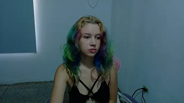 Snapshot of WandaDoll chatting on 02-05-26, 12:10 WandaDoll online show from 02-05-26, 12:10