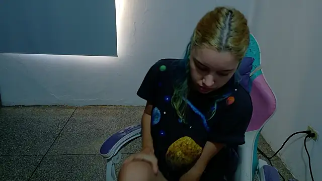 Snapshot of WandaDoll chatting on 02-08-26, 12:30 WandaDoll online show from 02-08-26, 12:30