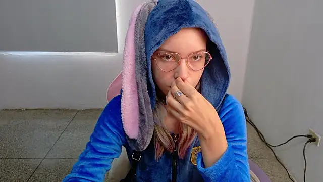 Snapshot of WandaDoll chatting on 03-12-26, 12:11 WandaDoll online show from 03-12-26, 12:11