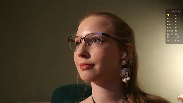 Snapshot of steffania- chatting on 04-20-26, 03:26 steffania- online show from 04-20-26, 03:26