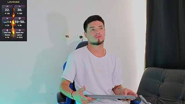 Snapshot of EdwardRoss_ chatting on 01-07-26, 07:38 EdwardRoss online show from 01-07-26, 07:38