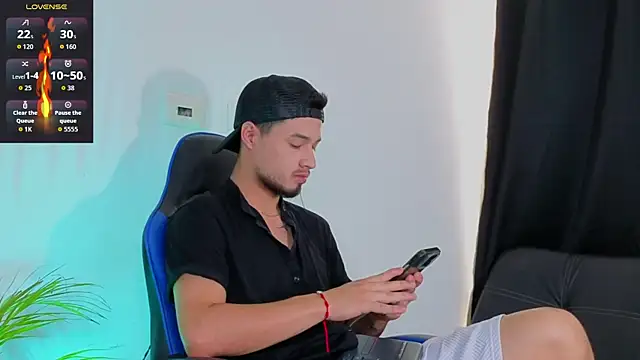 Snapshot of EdwardRoss_ chatting on 01-08-26, 07:27 EdwardRoss online show from 01-08-26, 07:27