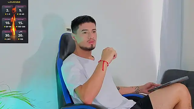 Snapshot of EdwardRoss_ chatting on 01-16-26, 08:02 EdwardRoss online show from 01-16-26, 08:02