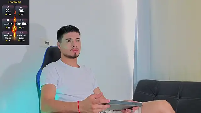 Snapshot of EdwardRoss_ chatting on 01-17-26, 08:45 EdwardRoss online show from 01-17-26, 08:45