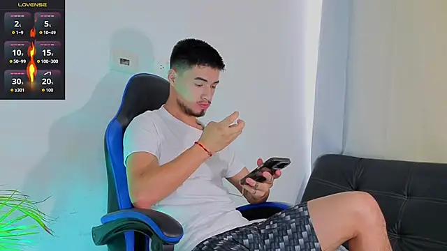 Snapshot of EdwardRoss_ chatting on 02-03-26, 10:26 EdwardRoss online show from 02-03-26, 10:26