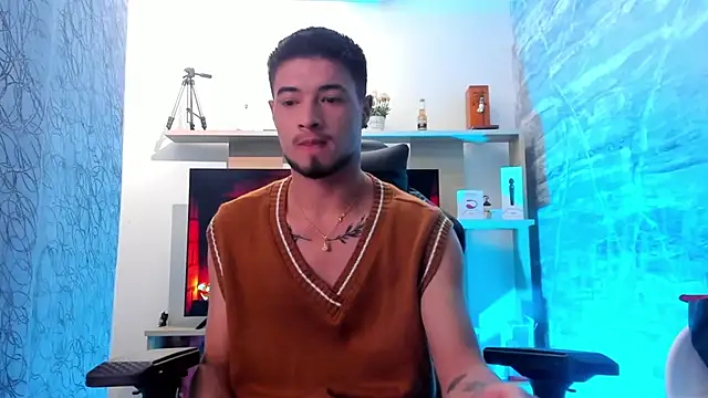 Snapshot of EdwardRoss_ chatting on 02-06-26, 11:19 EdwardRoss online show from 02-06-26, 11:19