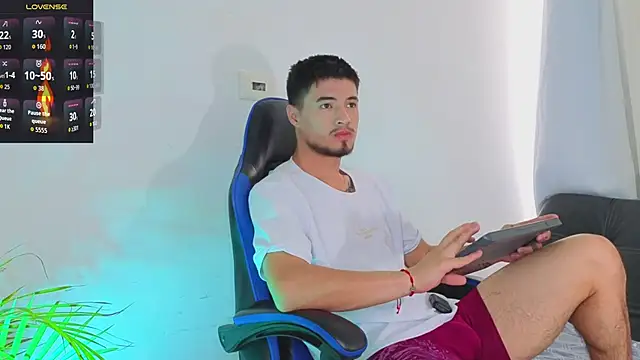 Snapshot of EdwardRoss_ chatting on 02-10-26, 08:13 EdwardRoss online show from 02-10-26, 08:13