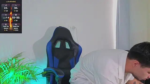 Snapshot of EdwardRoss_ chatting on 02-19-26, 09:44 EdwardRoss online show from 02-19-26, 09:44