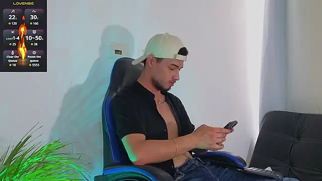 Snapshot of EdwardRoss_ chatting on 02-23-26, 09:01 EdwardRoss online show from 02-23-26, 09:01