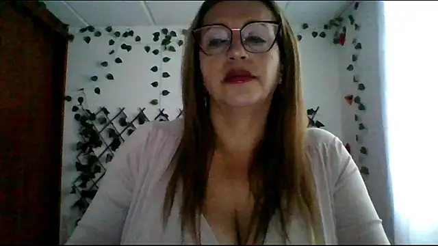 Snapshot of RossanaLionheart chatting on 11-21-25, 07:34 RossanaLionheart online show from 11-21-25, 07:34