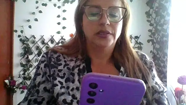 Snapshot of RossanaLionheart chatting on 12-16-25, 07:52 RossanaLionheart online show from 12-16-25, 07:52