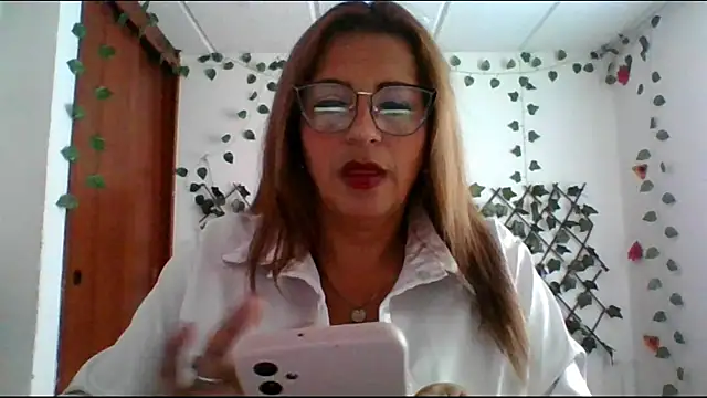 Snapshot of RossanaLionheart chatting on 03-17-26, 12:19 RossanaLionheart online show from 03-17-26, 12:19