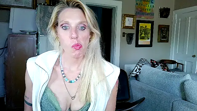 Glamazonx online show from 04-12-26, 11:54