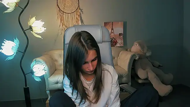 EllaHorton online show from 03-18-25, 07:10