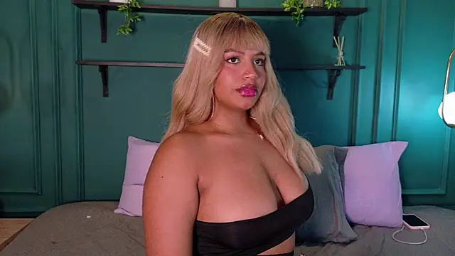 Snapshot of taylor-sexyy chatting on 02-28-26, 12:00 taylor-sexyy online show from 02-28-26, 12:00