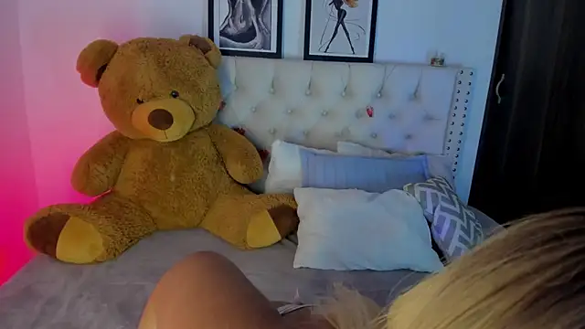 Snapshot of taylor-sexyy chatting on 03-26-26, 05:35 taylor-sexyy online show from 03-26-26, 05:35