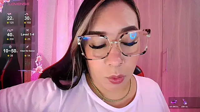Snapshot of leahtemptation3 chatting on 06-30-26, 08:59 leahtemptation3 online show from 06-30-26, 08:59