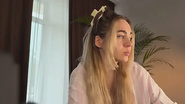 hotexclusive  online show from 04-13-26, 06:41