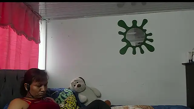 Snapshot of Laflaka22 chatting on 11-19-25, 07:58 Laflaka22 online show from 11-19-25, 07:58