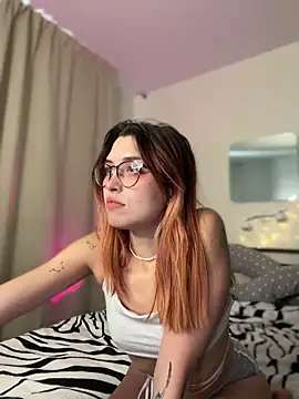 Snapshot of Evangeline_Lawrence_ chatting on 03-15-25, 01:40 Evangeline Lawrence online show from 03-15-25, 01:40