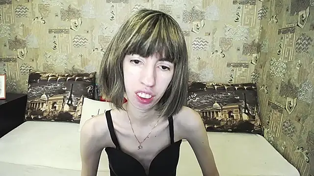 Snapshot of Unusual_G chatting on 06-22-26, 05:37 Unusual G online show from 06-22-26, 05:37