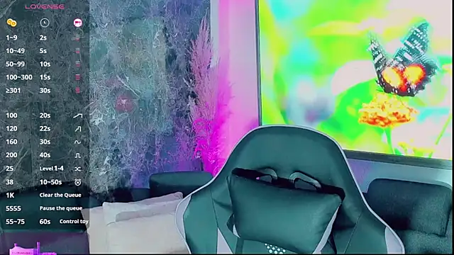 Emmaa Saenz  online show from 11-13-25, 08:19