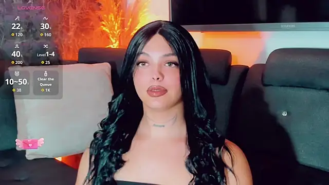Emmaa Saenz  online show from 05-18-26, 11:21